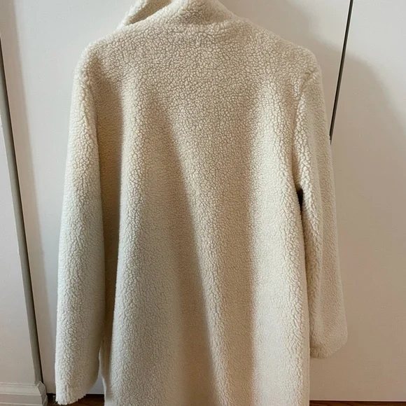 Ivory teddy bear coat from Hollister, never used but bought 2 years ago. - Picture 3 of 5